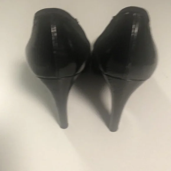 Black 4 inch heels in tip top shape. - Picture 5 of 6